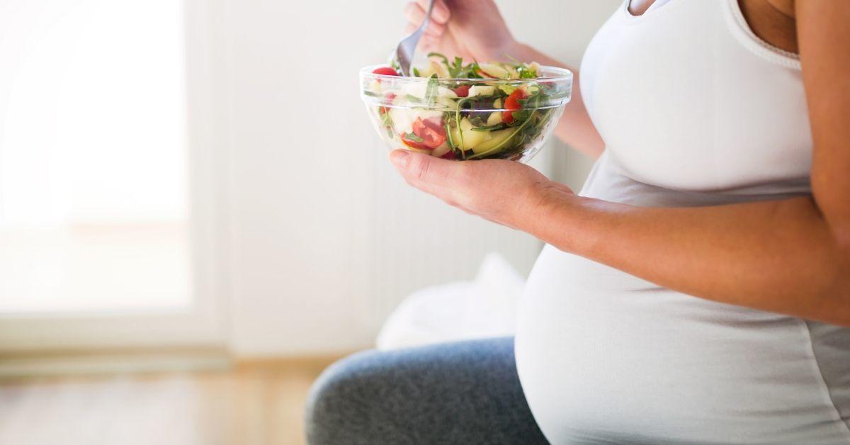 healthy pregnancy snacks. pregnant women eating salad