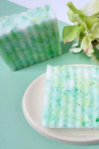 easy diy mothers day gifts like a green confetti soap to give your mother or mother in law
