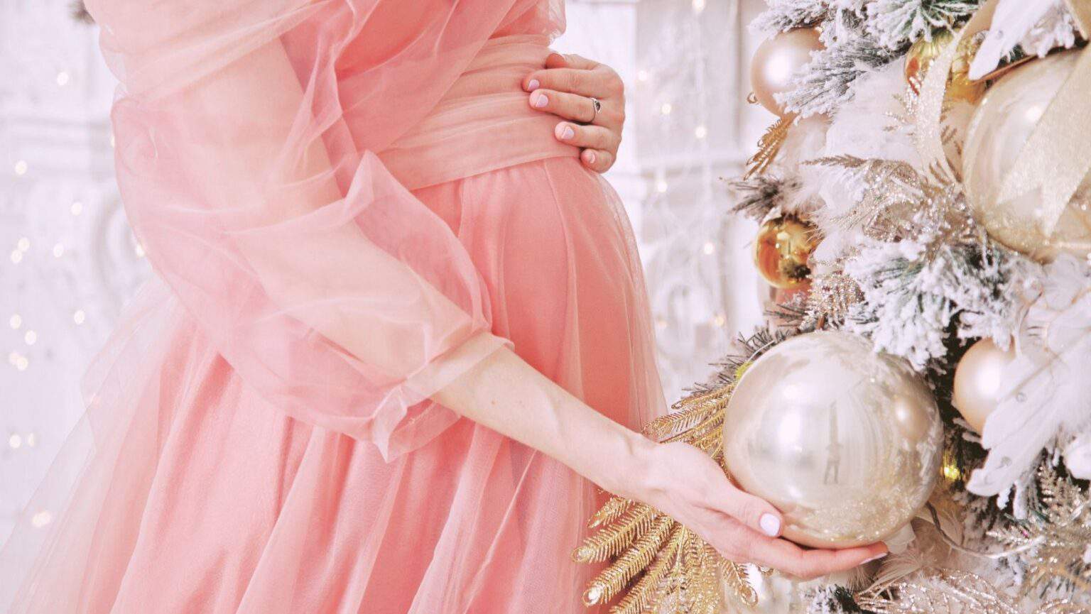 8 Christmas Maternity Photo Shoot Ideas To Do At Home