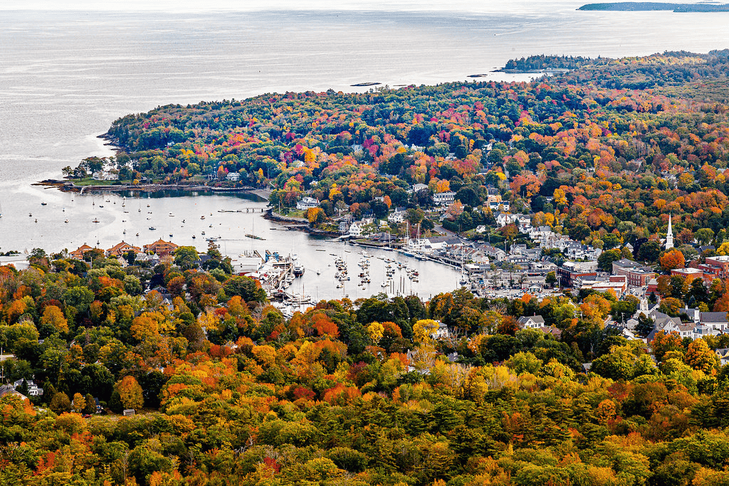 Romantic Getaways In Maine : Camden - Credits: Unspalsh
