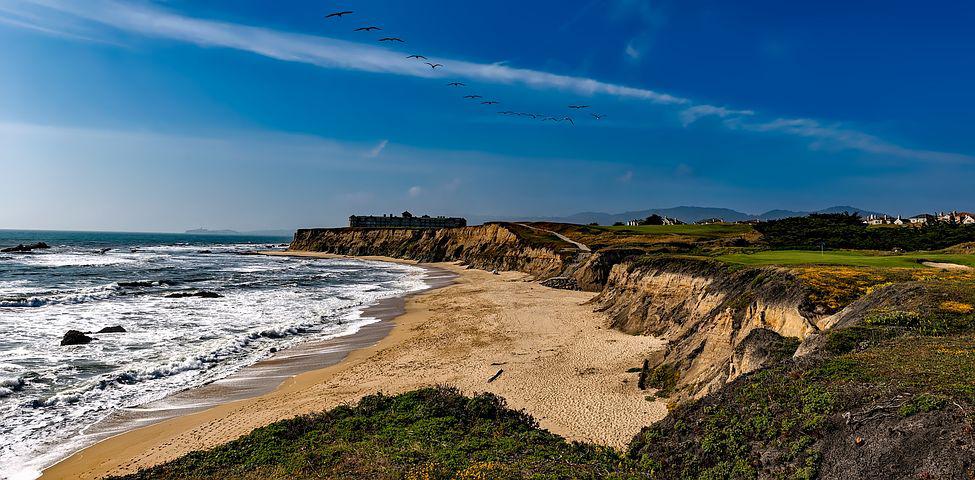 Romantic Getaways In California : Half Moon Bay - Credits: Pixabay