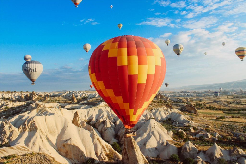 Romantic Getaways In Colorado : Romantic Hot Air Balloon Ride - Credits: Unsplash