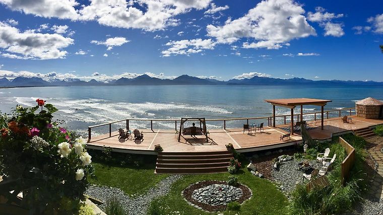 Romantic Getaways In Alaska : Homer Inn and Spa - Credits: Booked.net
