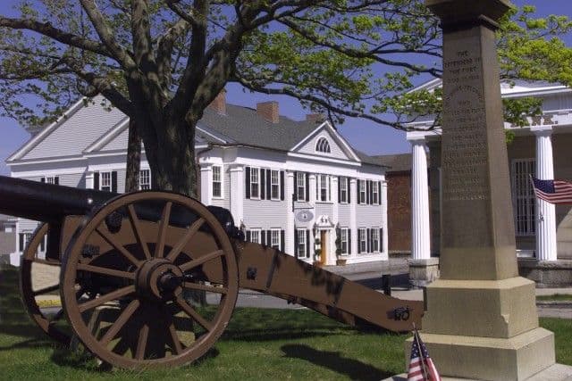 Romantic Getaways In Connecticut : Inn at Stonington - Credits: Pinterest