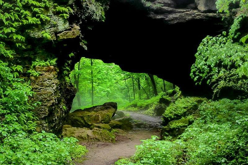 Romantic Getaways In Iowa : Maquoketa Caves State Park - Credits: Unsplash