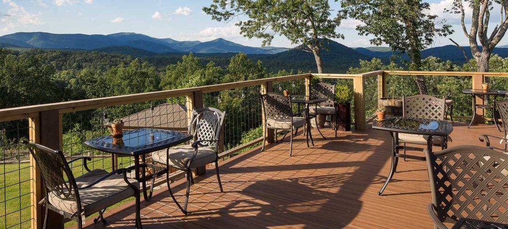 Romantic Getaways In Georgia : Lucille's Mountain Top Inn and Spa - Credits: Pixels