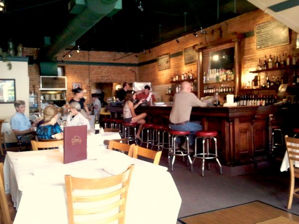 Romantic Getaways In Illinois : Cannova’s Italian Restaurant - Credits: Shutterstock