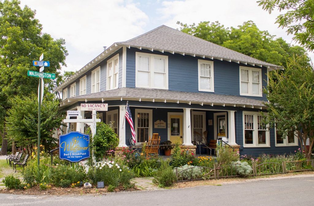 Romantic Getaways In Arkansas : Wildflower Bed & Breakfast, Arkansas - Credits: Unsplash
