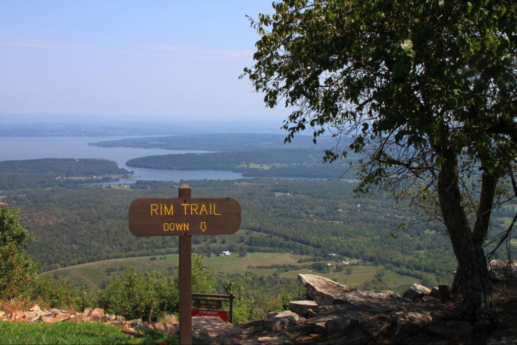 Romantic Getaways In Arkansas : Mount Nebo State Park, Arkansas - Credits: Unsplash