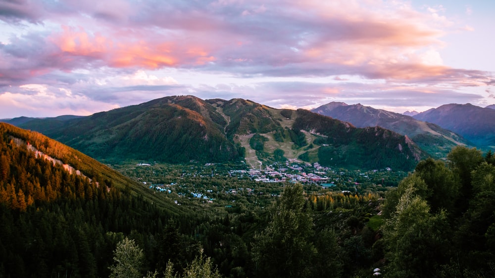 Romantic Getaways In Colorado : Aspen Mountain - Credits: Unsplash