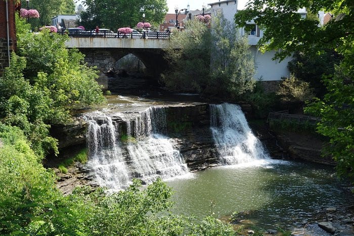 Romantic Getaways In Ohio : Chagrin Falls - Credits: Pixabay