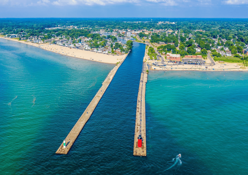 Romantic Getaways In Michigan : Grand Haven - Credits: Pexels