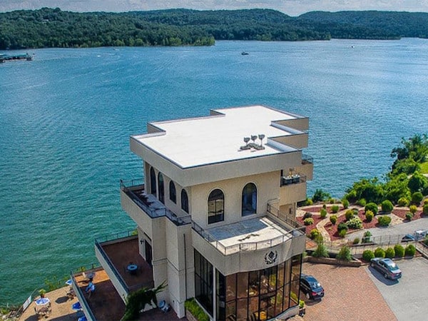 Romantic Getaways In Missouri : D'Monaco - Credits: Unsplash