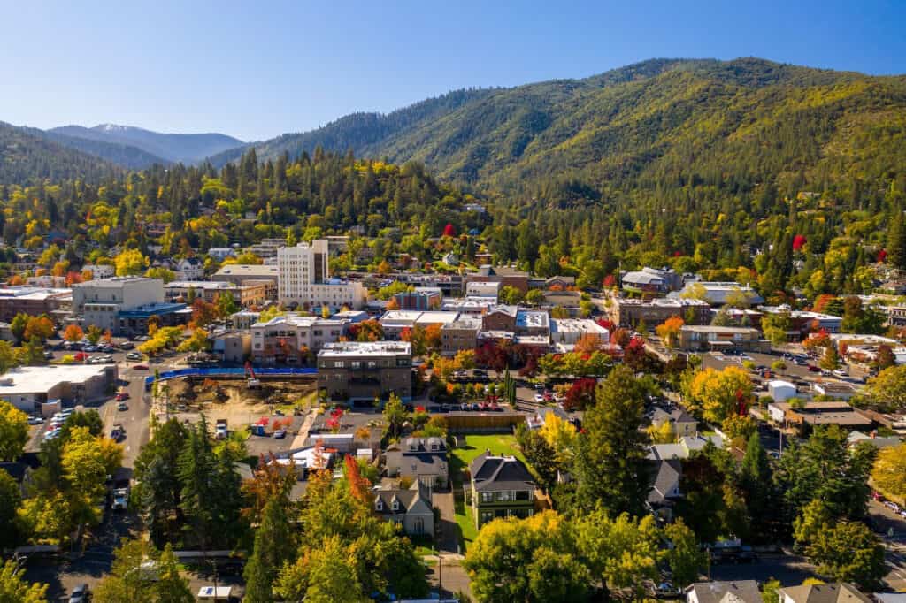 Romantic Getaways In Oregon : Ashland - Credits: Pexels