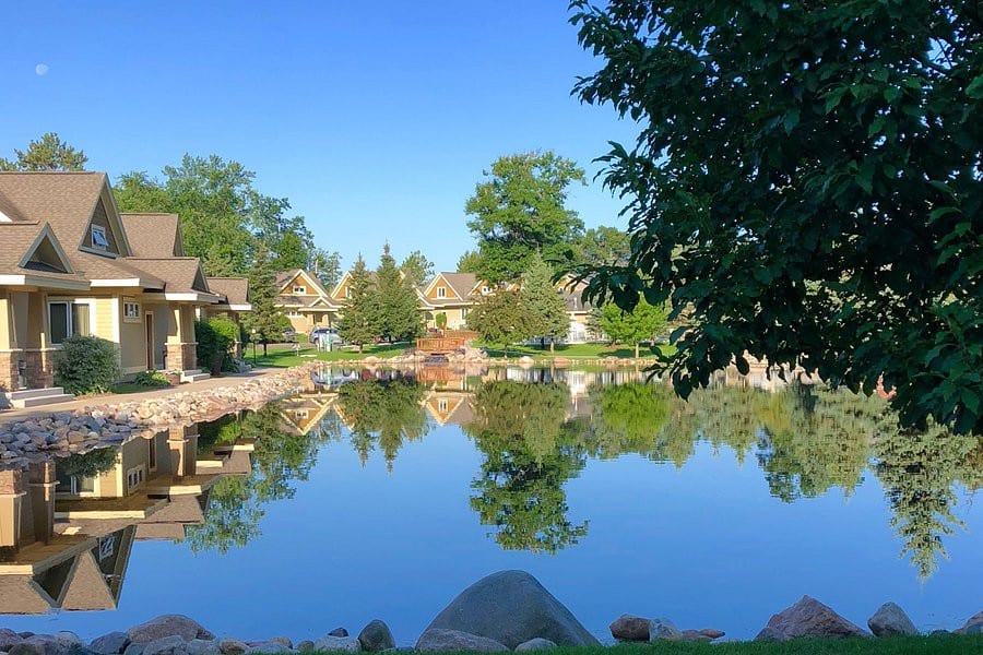 Romantic Getaways In Minnesota : Kavanaugh’s Sylvan Lake Resort - Credits: Pexels
