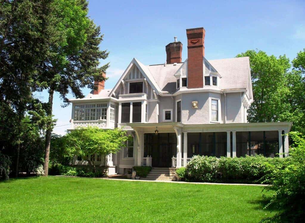 Romantic Getaways In Minnesota : Alexander Mansion Bed & Breakfast - Credits: Pexels