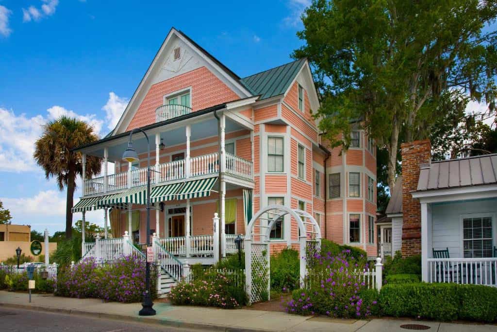 Romantic Getaways In South Carolina : The Beaufort Inn - Credits: Pixabay