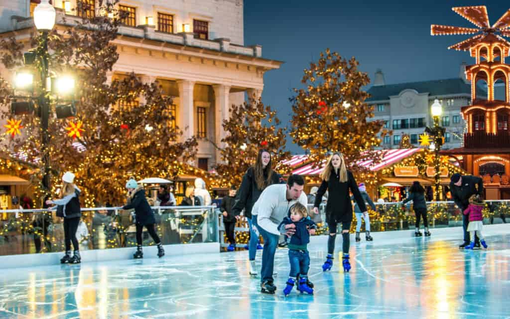 Romantic Things To Do In Indianapolis For Couples : Carmel Ice Skadium - Credits: Pixabay