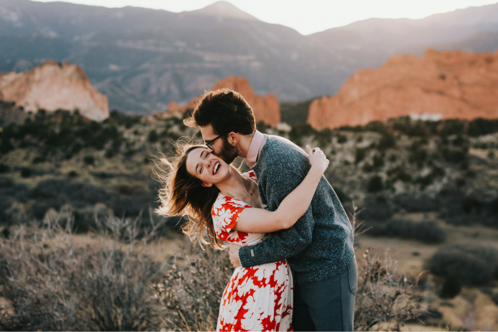 Romantic Things To Do In Denver For Couples : Couples having a photoshoot in Denver - Credits: Pinterest