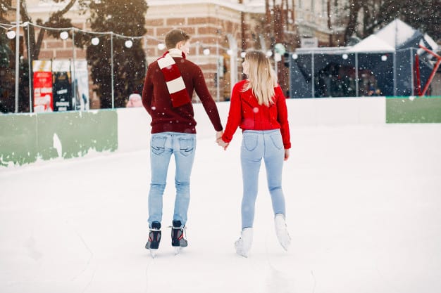 Romantic Things To Do In Lansing For Couples : Couple Skating - Credits: Unsplash