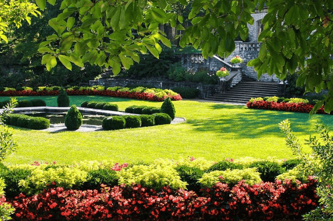 Romantic Things To Do In Jefferson City For Couples : Carnahan Memorial Garden - Credits: Instagram
