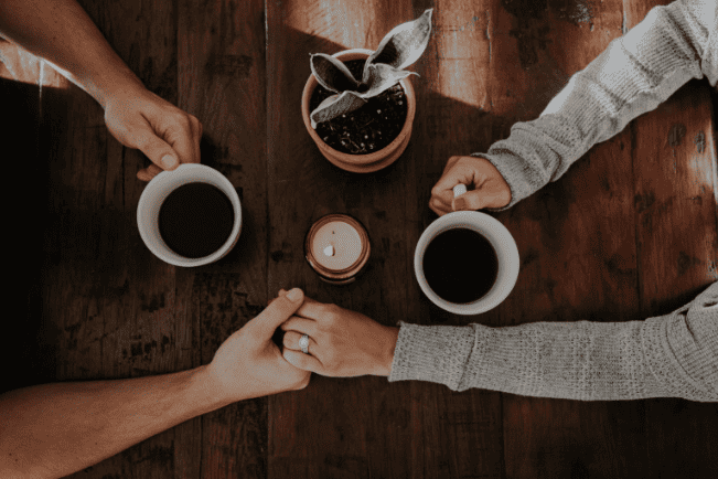 Romantic Things To Do In Augusta For Couples : Couple in a cafe having coffee - Credits: Pinterest