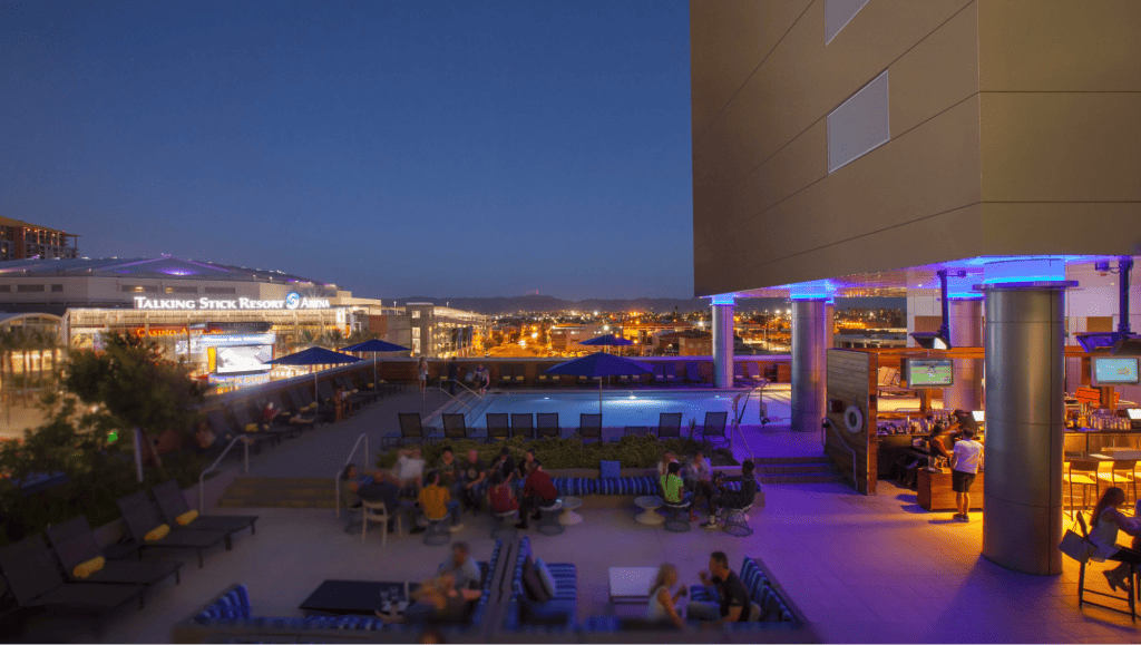 Romantic Things To Do In Phoenix For Couples : Floor 13 Rooftop Bar - Credits: Pexels