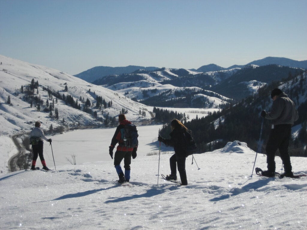 Romantic Things To Do In Lansing For Couples : Snowshoeing at Fitzgerald Park - Credits: Pixabay