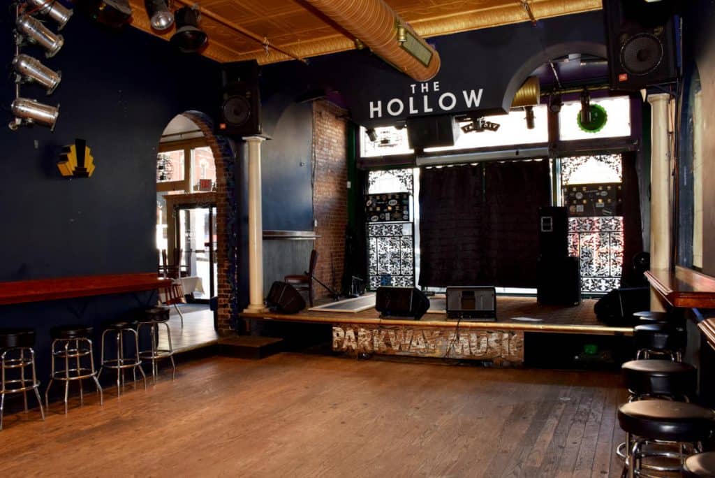 Romantic Things To Do In Albany For Couples : The Hollow Bar + Kitchen - Credits: Pixabay