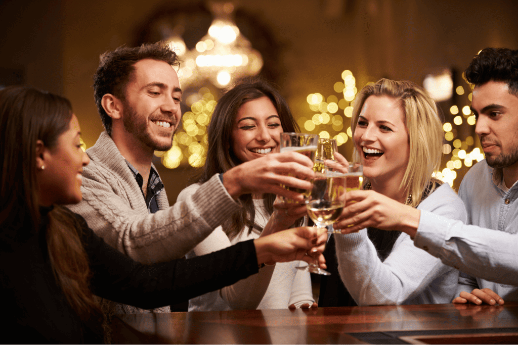 Romantic Things To Do In Columbia For Couples : Couples enjoying a beer at the pub - Credits: iStock