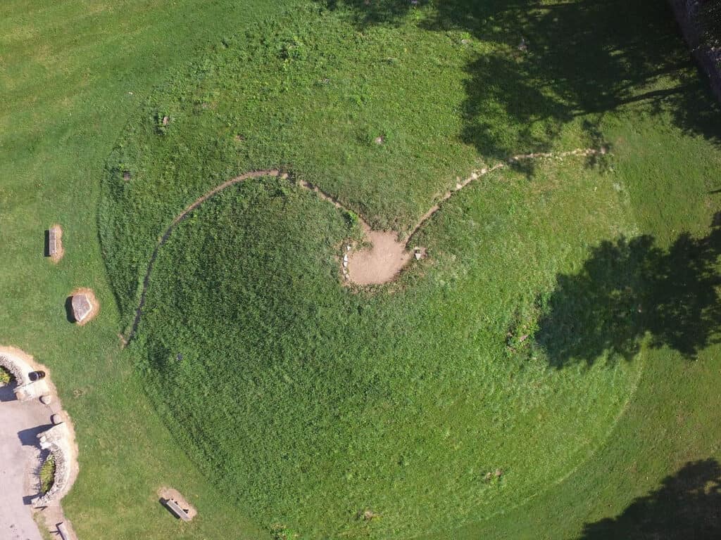 Romantic Things To Do In Columbus For Couples : Columbus' ancient earthworks - Credits: Pexels