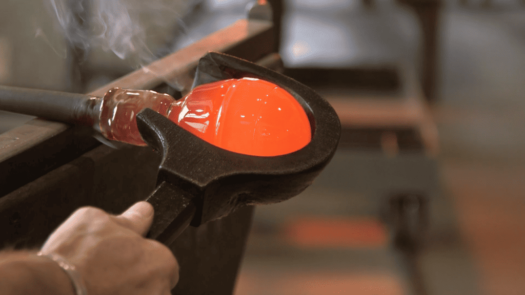 Romantic Things To Do In Louisville, Kentucky : Flame Run Glass Studio and Gallery - Credits: Pexels