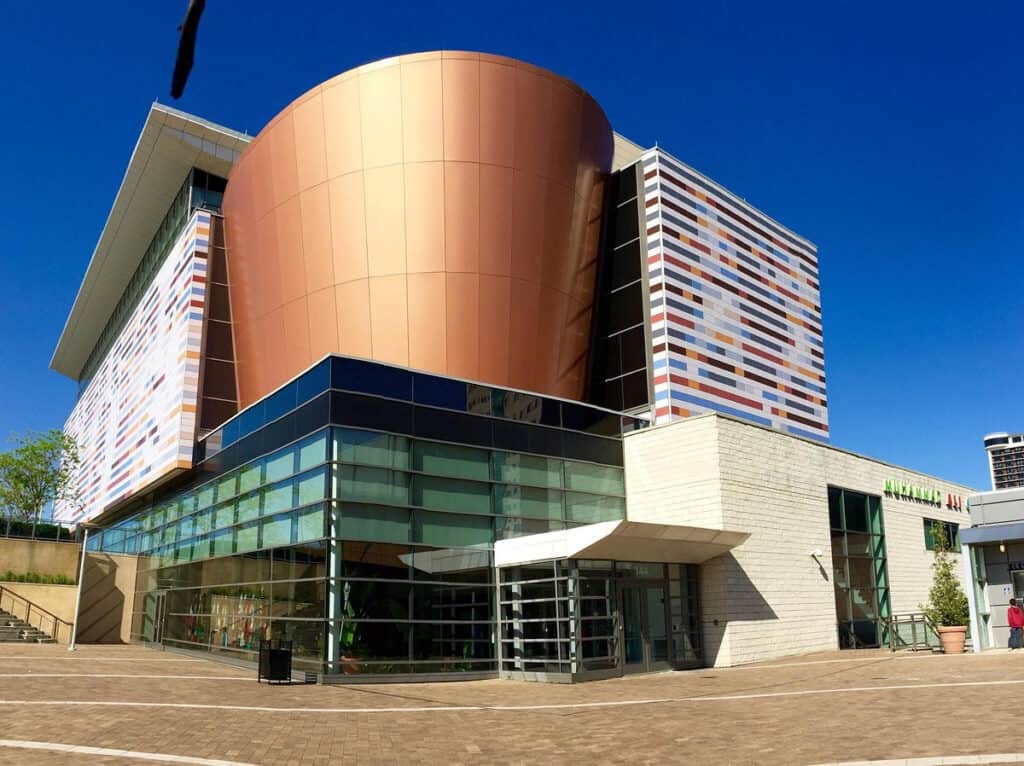 Romantic Things To Do In Louisville, Kentucky : Muhammad Ali Center - Credits: Pixabay