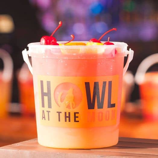 Romantic Things To Do In Louisville, Kentucky : Howl at the Moon Drink - Credits: Pixabay