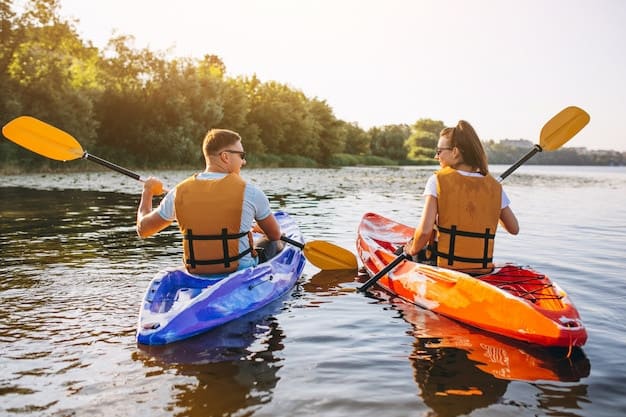 Romantic Things To Do In Minneapolis, Minnesota : Couple Kayaking - Credits: Freepik
