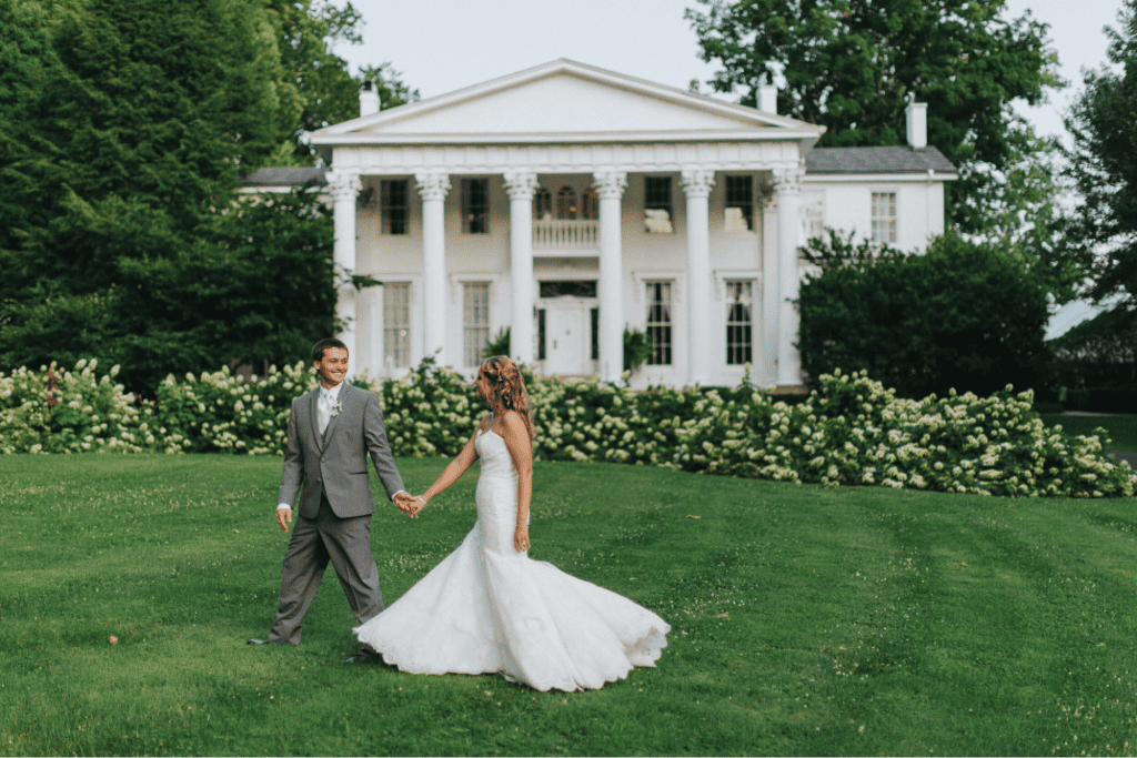 Romantic Things To Do In Louisville, Kentucky : Couple at Whitehall House & Gardens - Credits: Pinterest