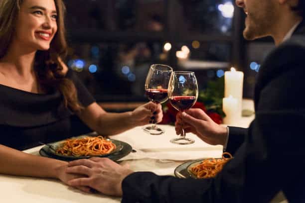 Romantic Things To Do In Fargo, North Dakota : Couple at a restaurant - Credits: iStock