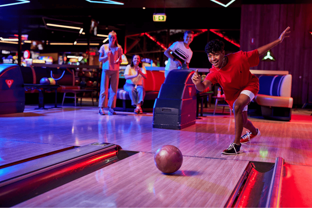 Romantic Things To Do In Bossier City, Louisiana : Bowling Alley - Credits: Pexels