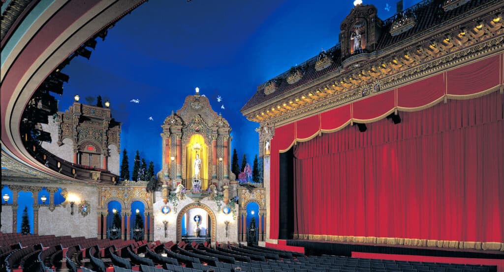 Romantic Things To Do In Louisville, Kentucky : The Louisville Palace - Credits: Pexels