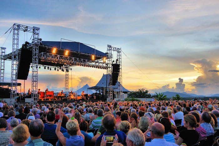Romantic Things To Do In Cleveland, Ohio : Outdoor Concert - Credits: Pixabay
