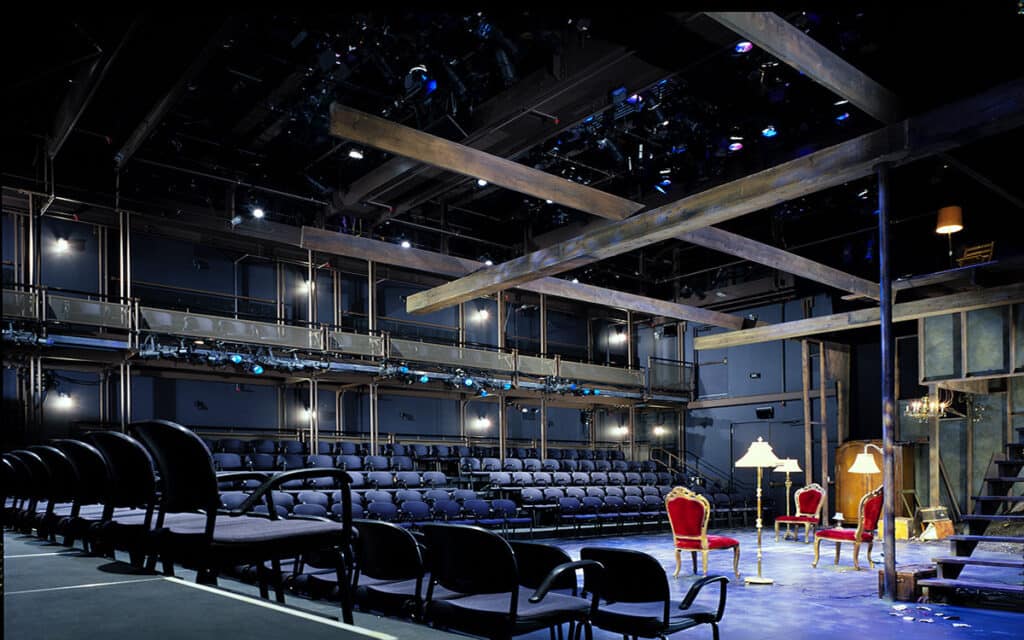 Romantic Things To Do In Chicago, Illinois : Lookingglass Theater Company - Credits: Pixabay